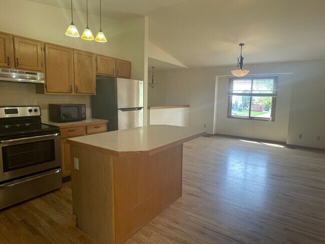 Foto del edificio - GREAT 3 BED/ 2 BATH HOME IN NORTHEAST LONG...