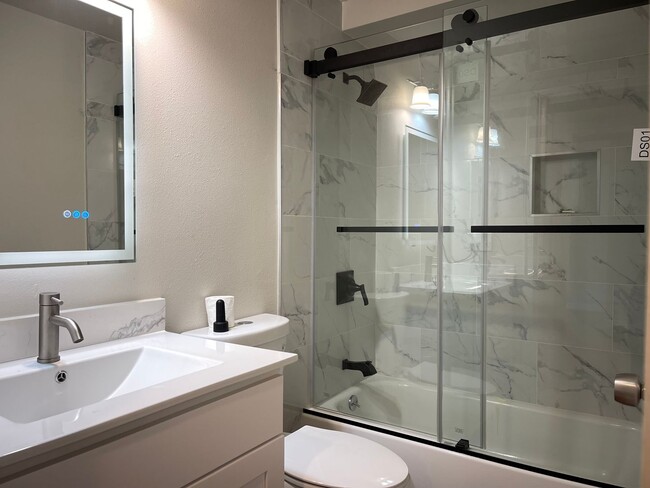 Foto del edificio - CLICK "REQUEST A TOUR" NOW!