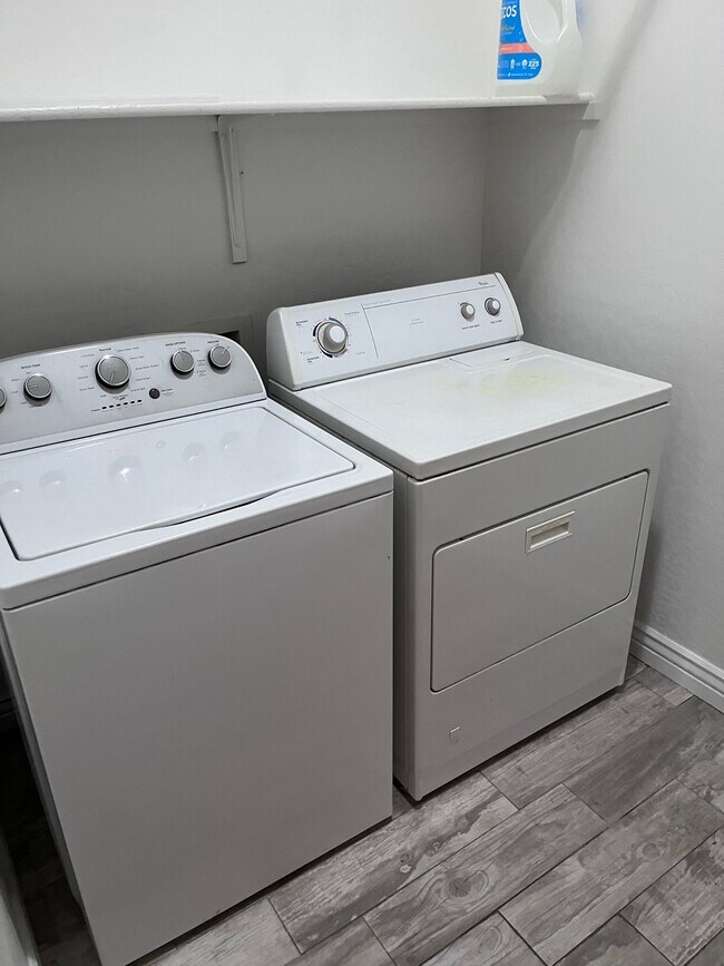 Foto del edificio - 221 E Arabian Dr