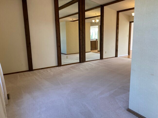 Building Photo - 5125 Thistle Ct