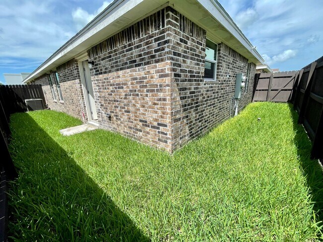 Foto del edificio - 2812 N McColl Rd
