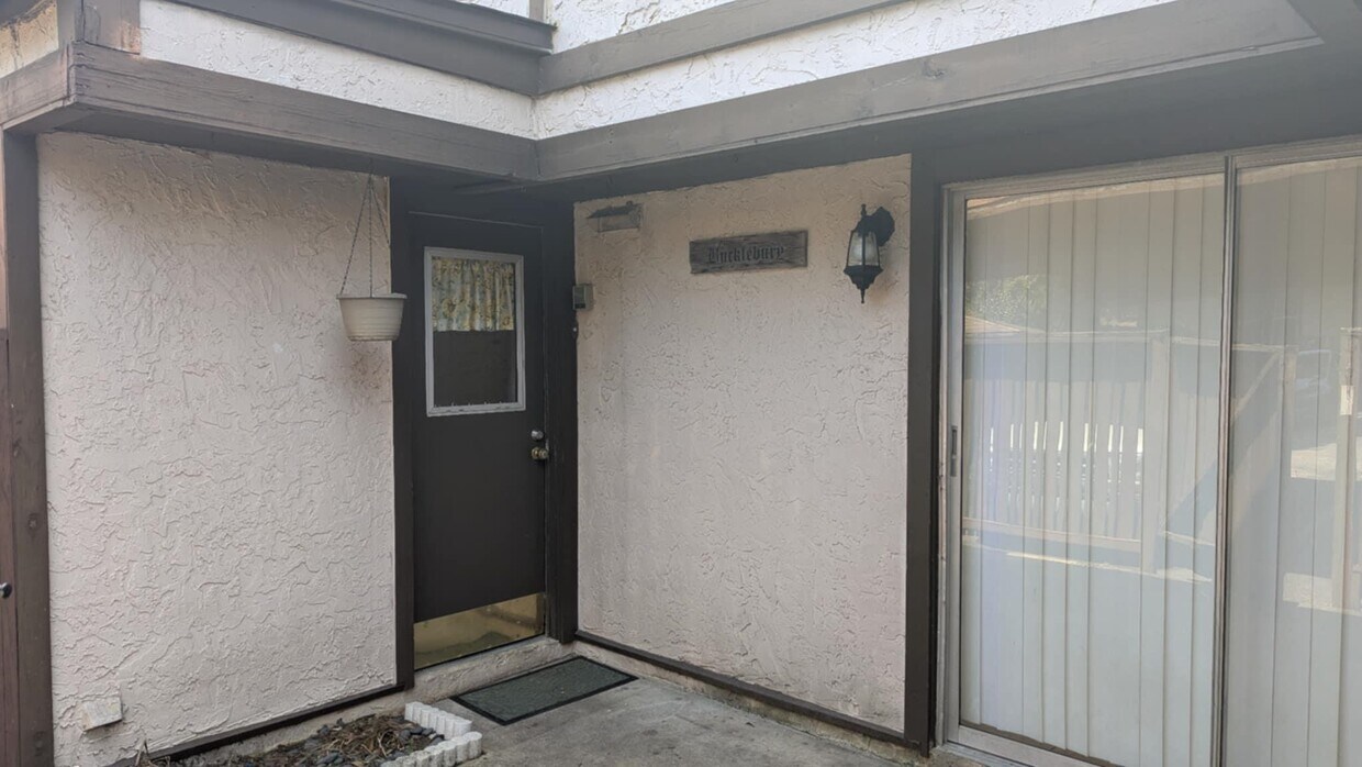 Foto principal - 503 Westwood Dr