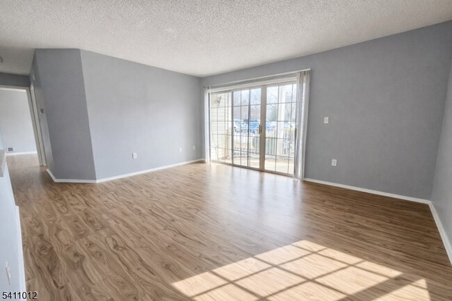 Foto del edificio - 215 Rachel Ct