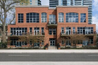 Building Photo - 1 bedroom 1 bath condo Prime Midtown location