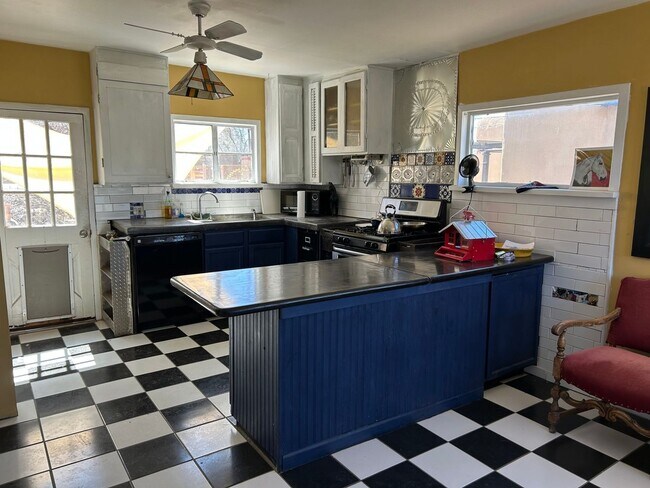 Foto del edificio - 2038 Kiva Rd