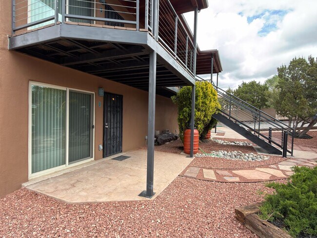 Foto del edificio - 1307 Rufina Ln
