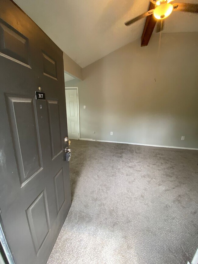 Foto del edificio - 1 bed 1 bath unit for rent in Dallas!