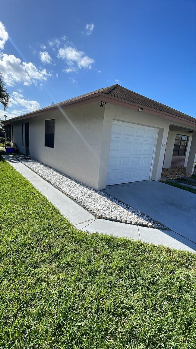 Building Photo - 1380 Longarzo Pl