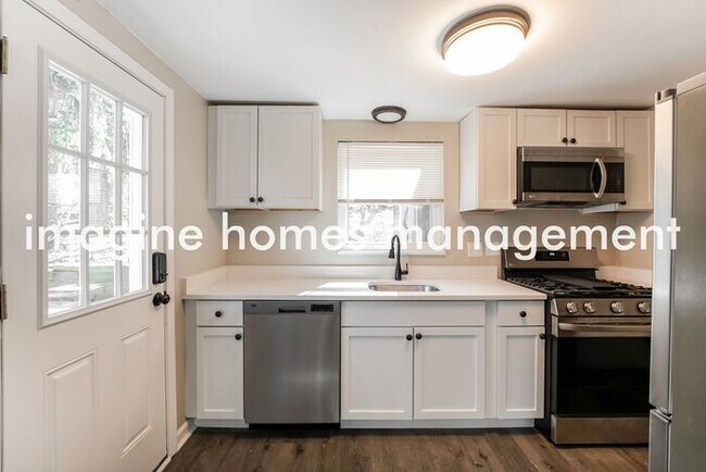Building Photo - Beautiful 3 Bedroom Home in Wilkinsburg Sc...