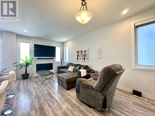 Building Photo - 63 Gardenpost Ter