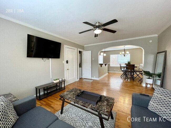 Building Photo - 1107 W 45th St