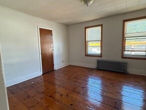 Building Photo - 19 Maple Ave