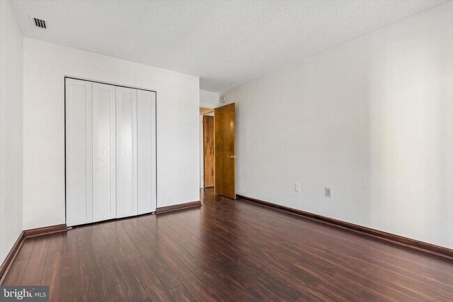 Building Photo - 10503 Valley Forge Cir