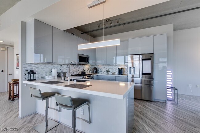 Foto del edificio - 353 E Bonneville Ave