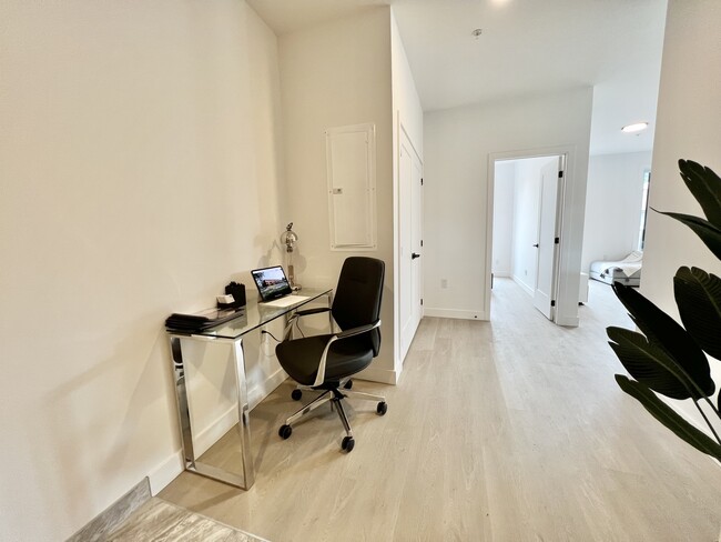 Building Photo - 15905 Boul De Pierrefonds