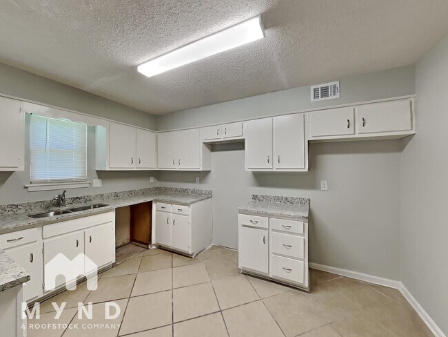 Building Photo - 3814 Silver Chalice Dr