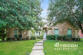 Building Photo - 2710 Hawthorne Dr