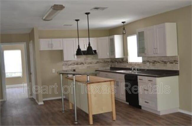 Foto del edificio - 215 Parsons Ln