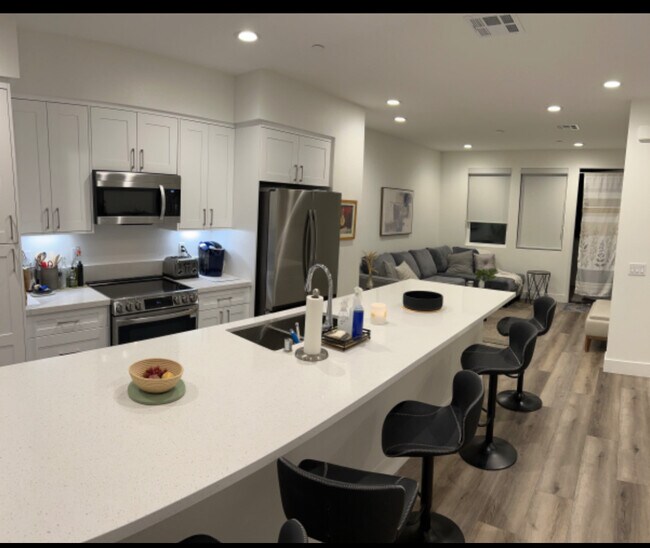 Building Photo - 451 Semillon Ln