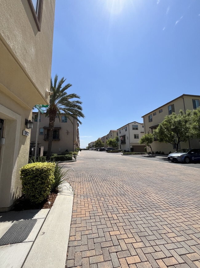 Building Photo - 12432 Constellation St