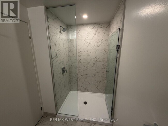 Building Photo - 252 Church St