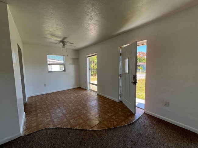 Building Photo - $1,200 ** Annual Lease ** 2 Bedroom / 1 Ba...
