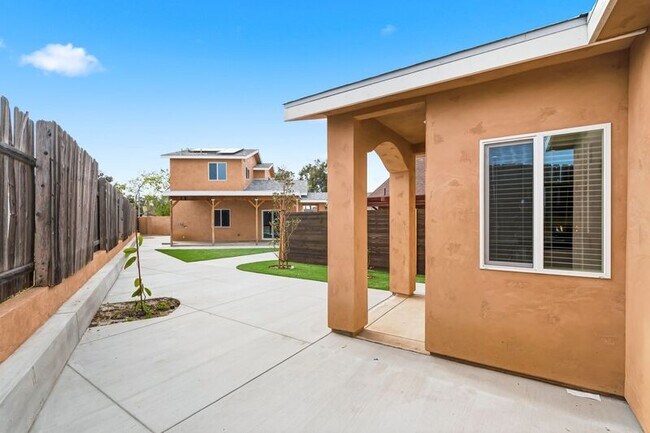 Foto del edificio - 8988 Cord Ln