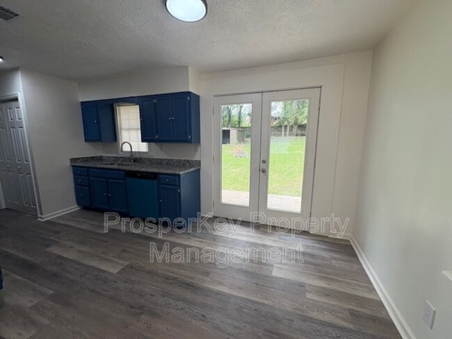 Building Photo - 4920 Gardiner Dr
