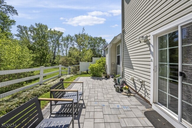 Building Photo - 133 Savoth Ln