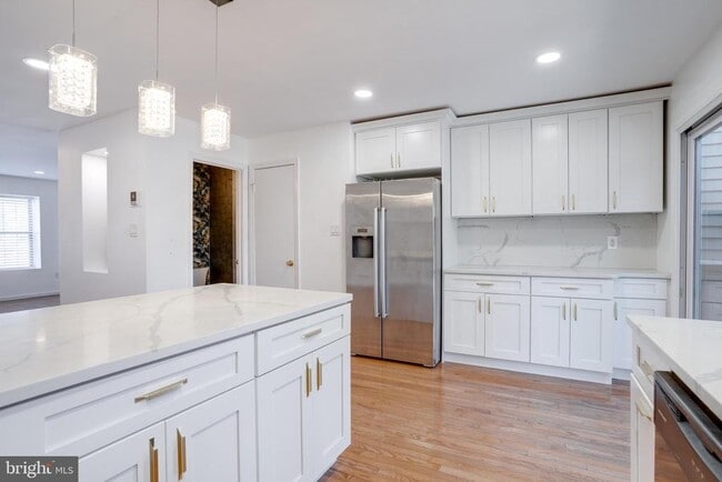 Building Photo - 5809 Waterdale Ct