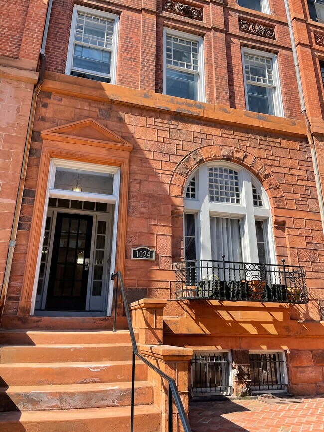 Foto del edificio - 1024 N Calvert St