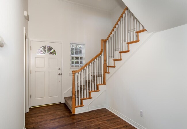 Foto del edificio - 12942 Gilmore Ave
