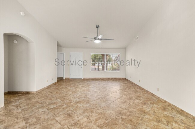 Foto del edificio - 825 E Wagoner Rd