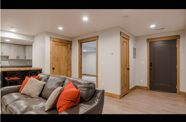 Building Photo - 219 E 360 S