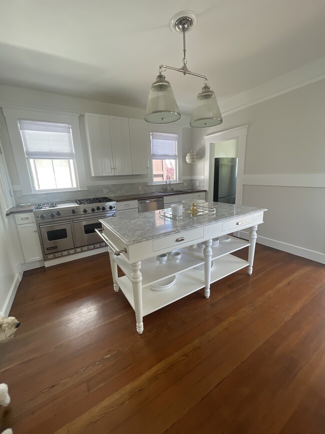 Kitchen - 206 2nd St