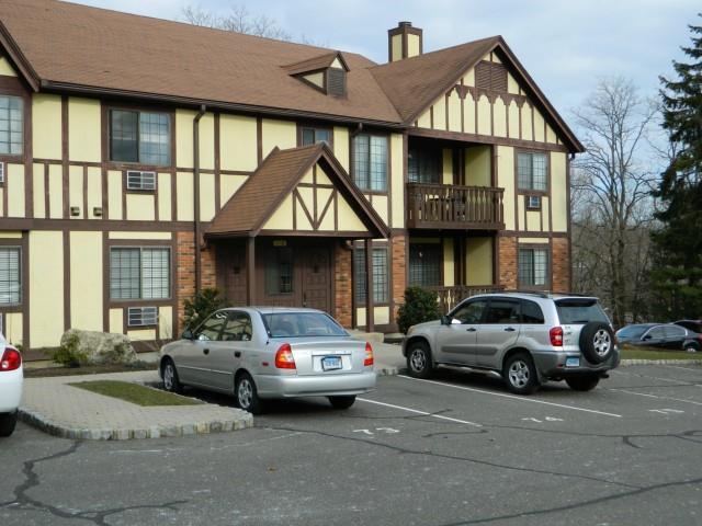Foto del edificio - 3 Roxbury Ln