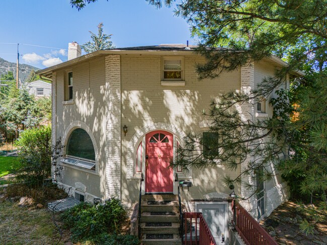 Building Photo - 821 Lincoln Pl