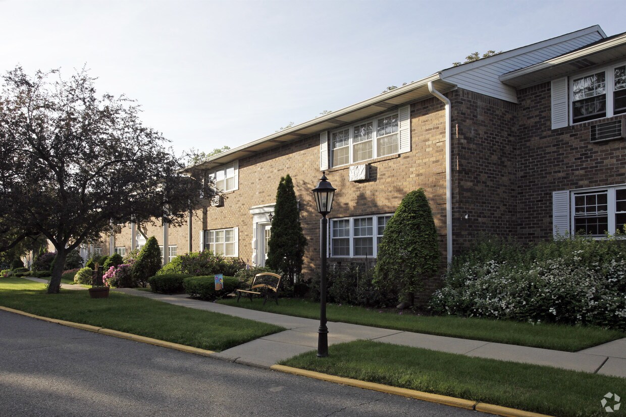 Ferncroft Park Apartments in Ramsey, NJ