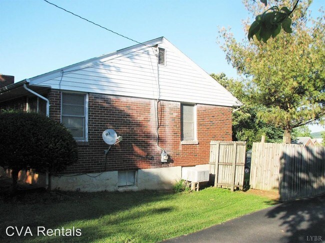 Foto del edificio - 5 br, 2 bath House - 4678 Fort Ave.