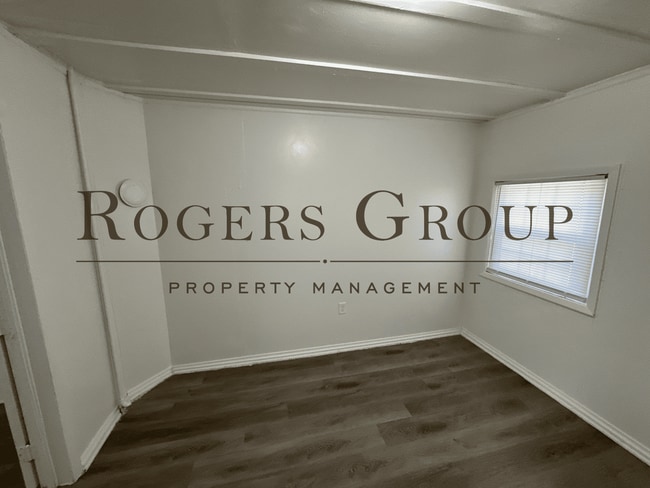 Building Photo - #450 - 914-916 Water St Duplex