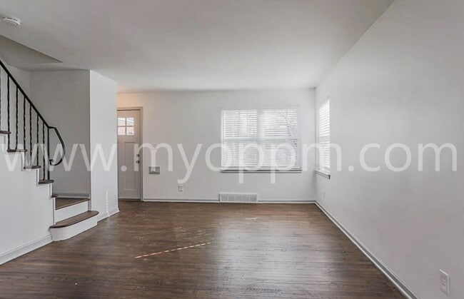 Building Photo - 4360 Davenport St