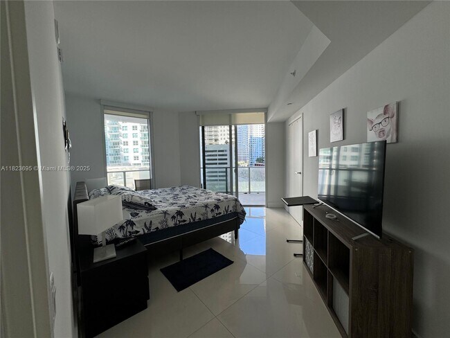 Foto del edificio - 1300 Brickell Bay Dr