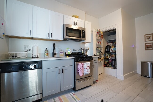 Building Photo - 66 Chester St