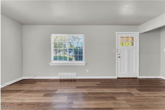 Building Photo - 25520 Briardale Ave