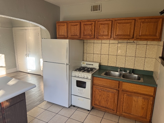 Building Photo - 417 N 39th St