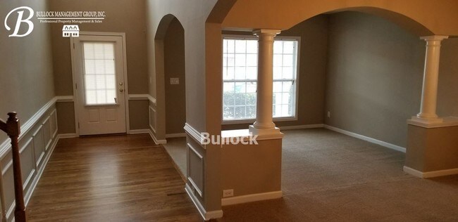 Building Photo - 5881 La Chateau Pl