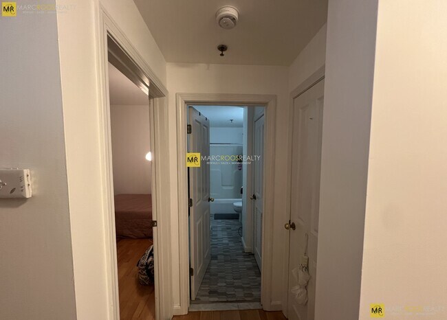 Building Photo - 636 Beacon St