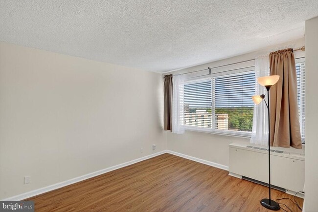 Foto del edificio - 5500 Friendship Blvd