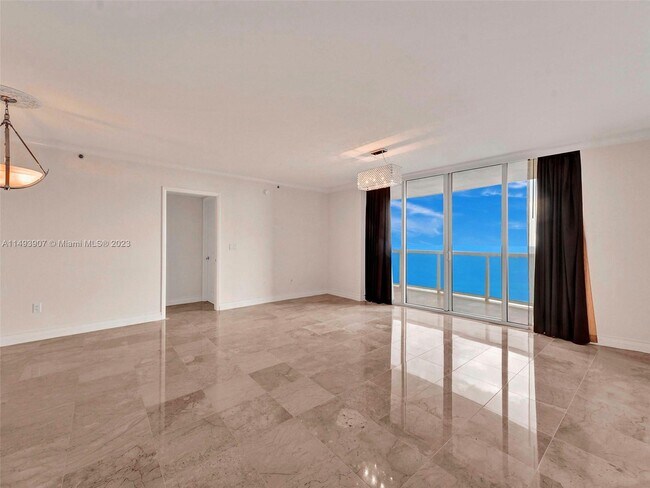 Building Photo - 18911 Collins Ave