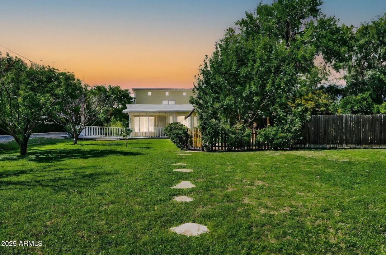 Foto principal - 5123 E Virginia Ave
